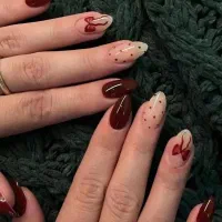 خدمات و آموزش کاشت ناخن