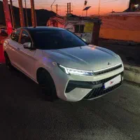 KMC J7 مدل ۱۴۰۴، سفید سقف مشکی، کاور شده