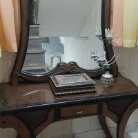 اینه و میز ارایشی چوبی