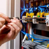 خدمات برقکاری و تعمیرات دستگاه صنعتی