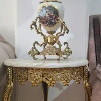 آباژور و میز
