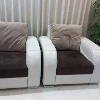 مبل راحتی. چرم و پارچه. دست دوم. برند شرکتی آناناس