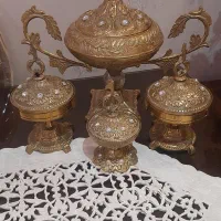 شکلات خوری به همراه ۳ تا قندون