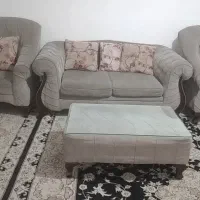مبل چهار نفره ترو تمیز بدون شکستگی همراه با میز