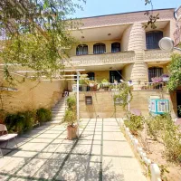ویلای-خانوادگی-با-سوئیت-مجزا-حیاط-زیبا-شهرک-گلستان