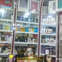 فروش ویترین مغازه با وسایلهاش ( لوازم آرایشی )