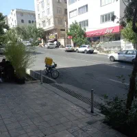 ۱۳۰متر بر اشرفی اصفهانی و سیمون بولیوار