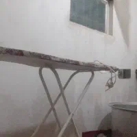 یک عددمیز اتو. تاشو به فرو میرسد