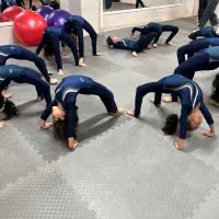 کلاس بازی و ورزش و ژیمناستیک کودکان