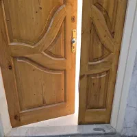 درب چوبی و در آلمینیومی توری با چهارچوب آلمینیومی