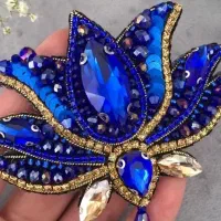 سنجاق سینه جواهردوزی