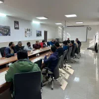 یک نفر خانم دستیار مدیر عامل