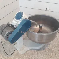 دو عدد تنور گازی با همه وسایل نانوایی