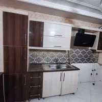 ۵متر کابینت بالا و پایین جنس  هیگلاس در حد نو