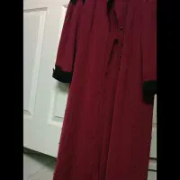 تعدادی مانتو در حد نو به فروش می‌رسد