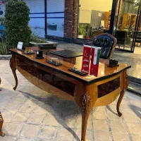 مبلمان کلاسیک داری میز پلیش بغل خم سه کشواداری