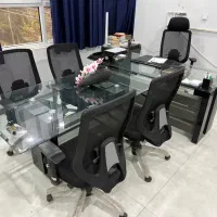 میز کنفرانس شیشه ای