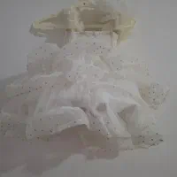 یک عدد لباس عروس بچگانه
