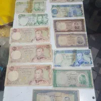 تعدادی اسکناس پهلوی جمهوری خارجی