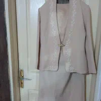 کت دامن و کفش پاشنه بلند مجلسی