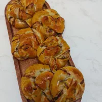 نان خرمایی،رول دارچینی،کیک یزدی،پای سیب خانگی،تازه