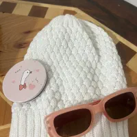 کلاه و عینک و آینه