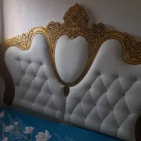 تخت تاج دار