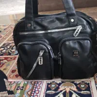 سلام یک عدد کیف چرم در حد نو