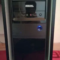 کیس کامپیوتر تمیز