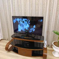 تلویزیون ۴۲ اینج ال جی با میزش