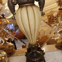 گلدان خارجی و تعدادی ظروف قدیمی