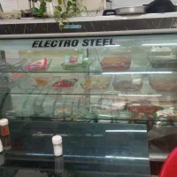 یخچال اغذیه درحال کار