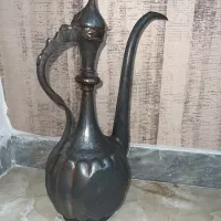 آفتابه و خنجر قدیمی