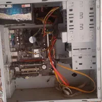 یک دستگاه کامپیوتر