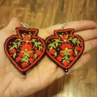 گوشواره‌‌ی دلربا سوزن‌دوزی و گلدوزی