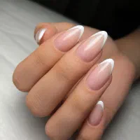خدمات و آموزش کاشت و ترمیم تخصصی ناخن