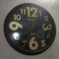 ساعت دیواری کاملا سالم