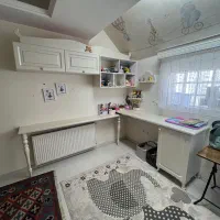 تخت و کمد کودک و پای تختی سه کشویی و کمد دیواری