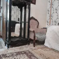 ویترین چوبی سالم بدون رنگ