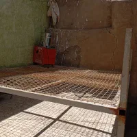 تخت فلزی