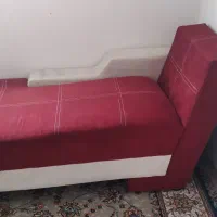 یک عددشزلون به همراه میز وچهار عدد عسلی