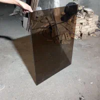 شیشه‌سکوریت‌و‌میز‌نهار‌خوری
