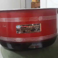 قابلمه سایز بزرگ کاملا سالم و در حد نو سایز ۳۸و ۴۰