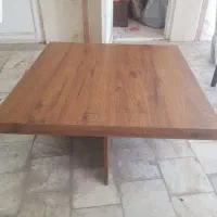میز جلوی مبلی بسیار تمیز