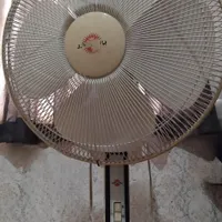 پنکه پارس خزر ایستاده