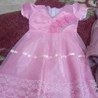 ۲عدد توردخترانه.ویک کاپشن ومقدار لباس پسرانه