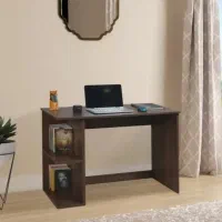 میز تحریر و کامپیوتر