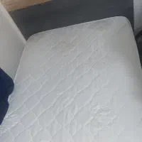 تخت به همراه خوش خواب