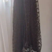 کنار پرده ای