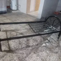 تخت آهنی در حد نو